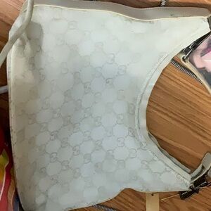 Beautiful cream color, Gucci used Luxe bag, leather and suede stunning 1800 R